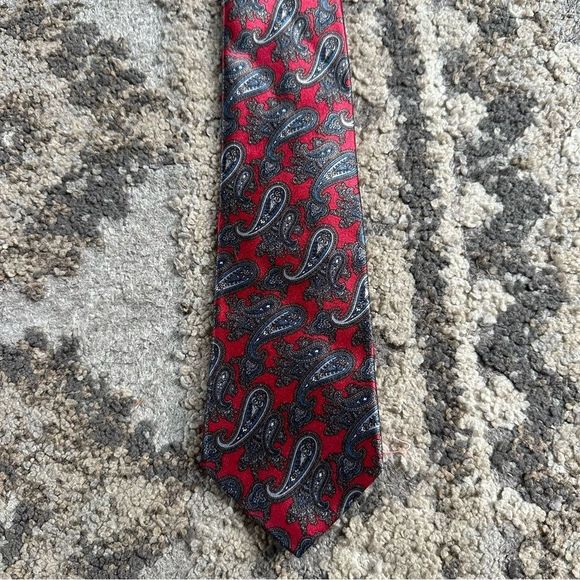 Christian Dior Red Paisley All Silk Tie Vintage - Picture 1 of 6